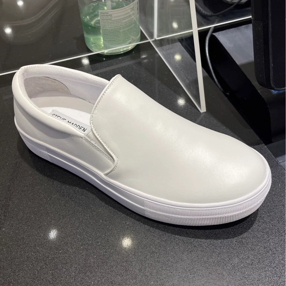 slip on sneaker